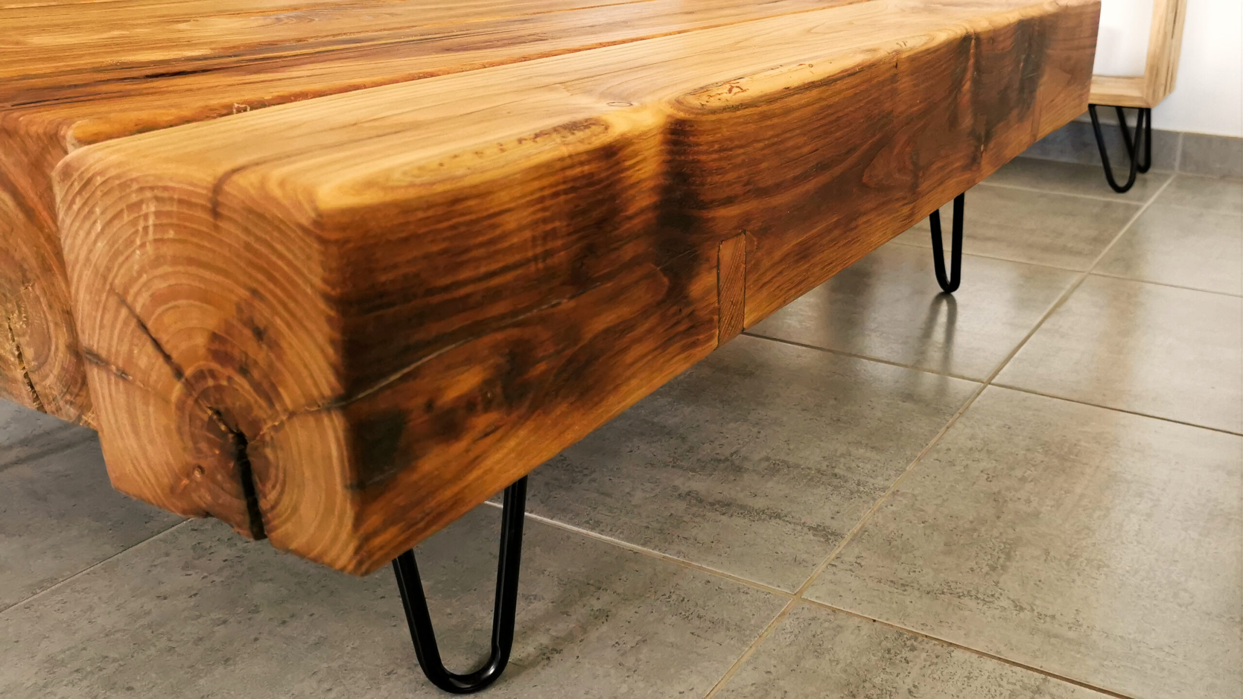Table basse en châtaignier (67)